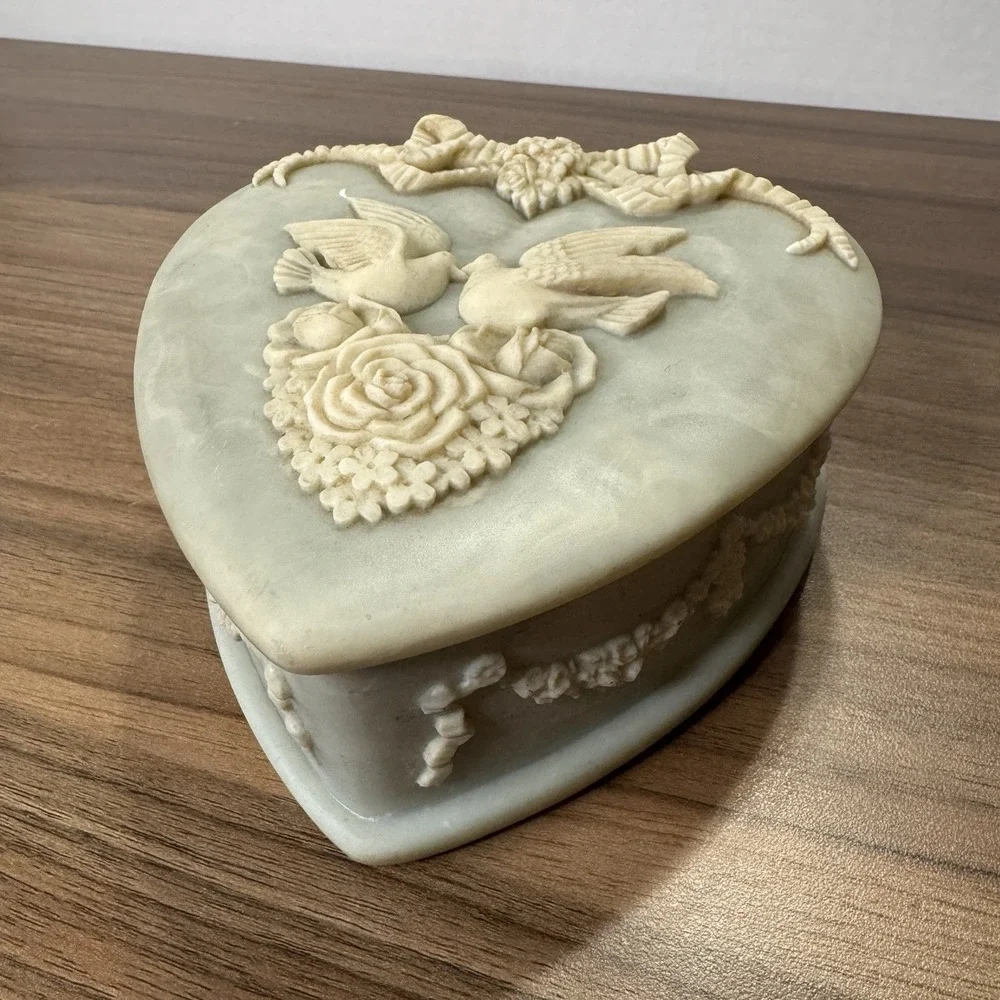 Vintage Incolay Stone Gray Heart Cameo Jewelry Box Doves Roses Velvet Lined 6x6